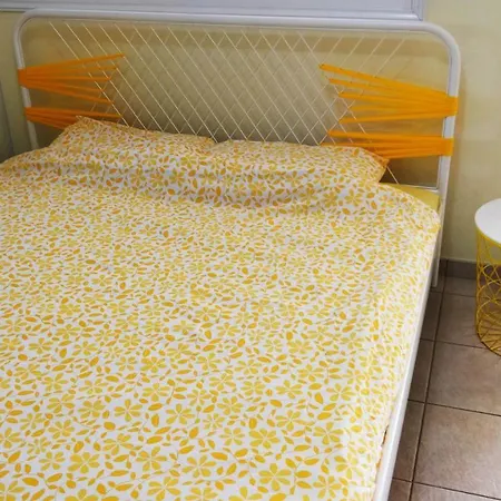 Apartment Cozy Yellow Studio *